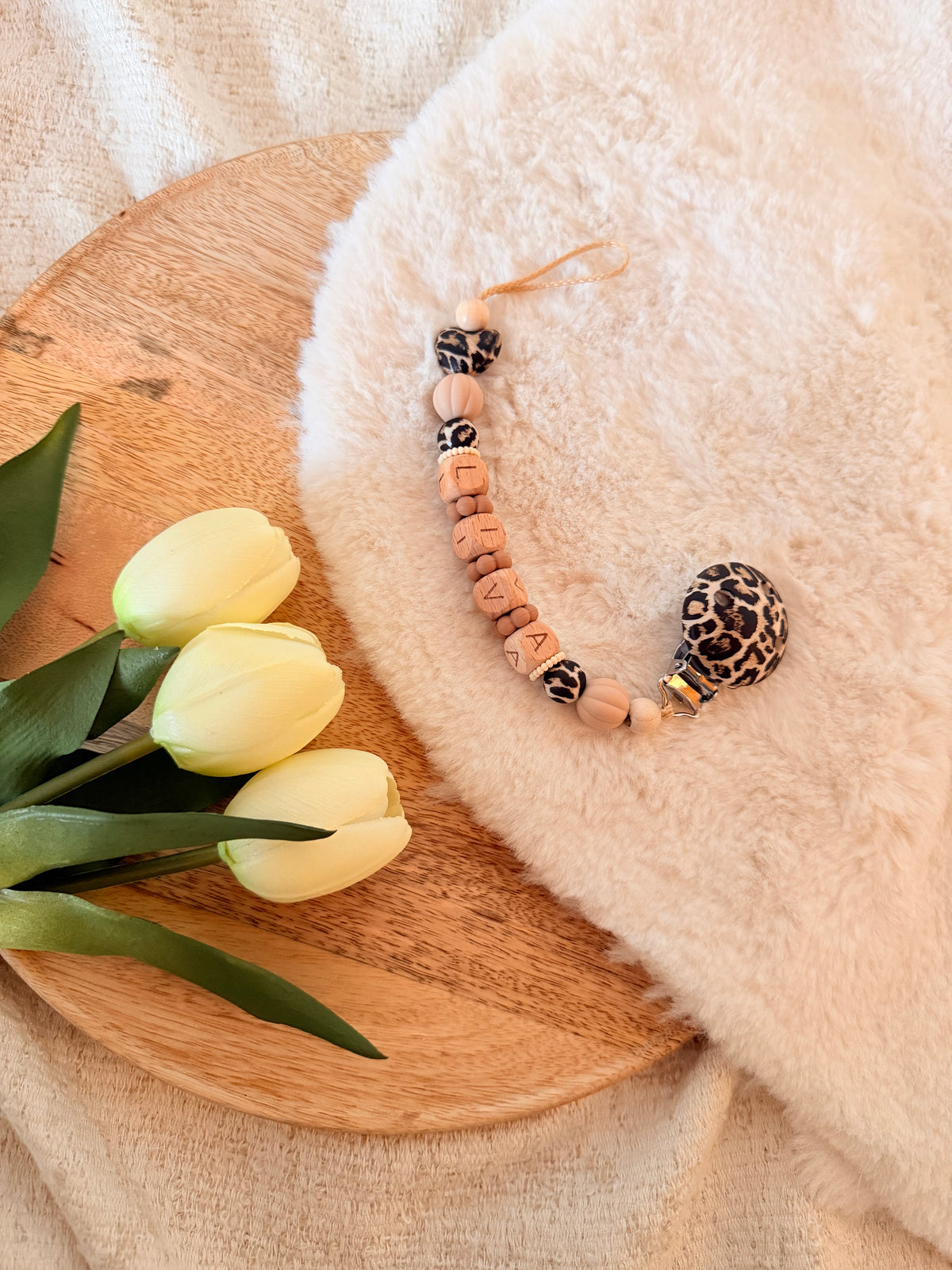 Schnullerkette „Herz-Leo“